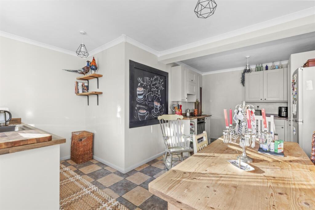 36 Coningsby Rd, HP13 5NY-10.jpg