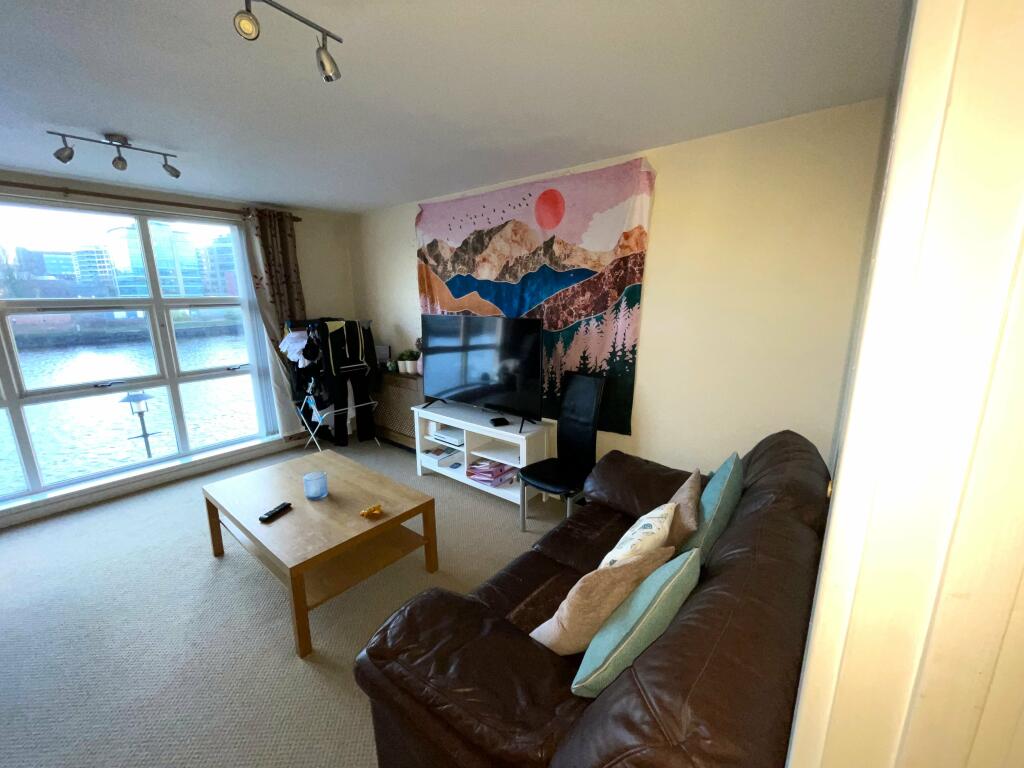 lounge @ 10 mariners