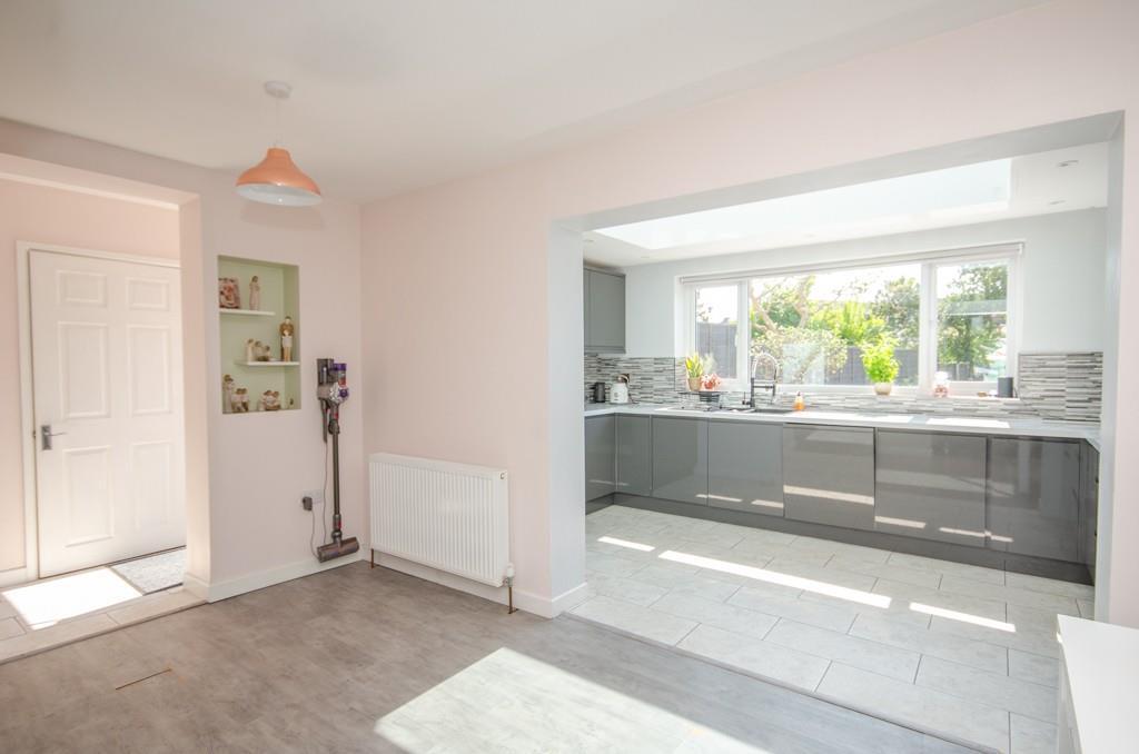 Dining room pic 2.jpg