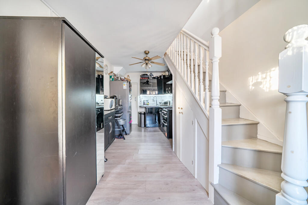 1394867-11-695be9...