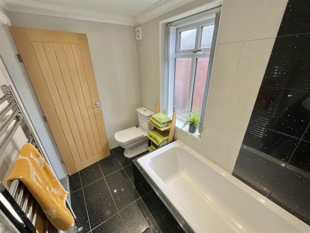 Family Bathroom Aspect 2.jpg