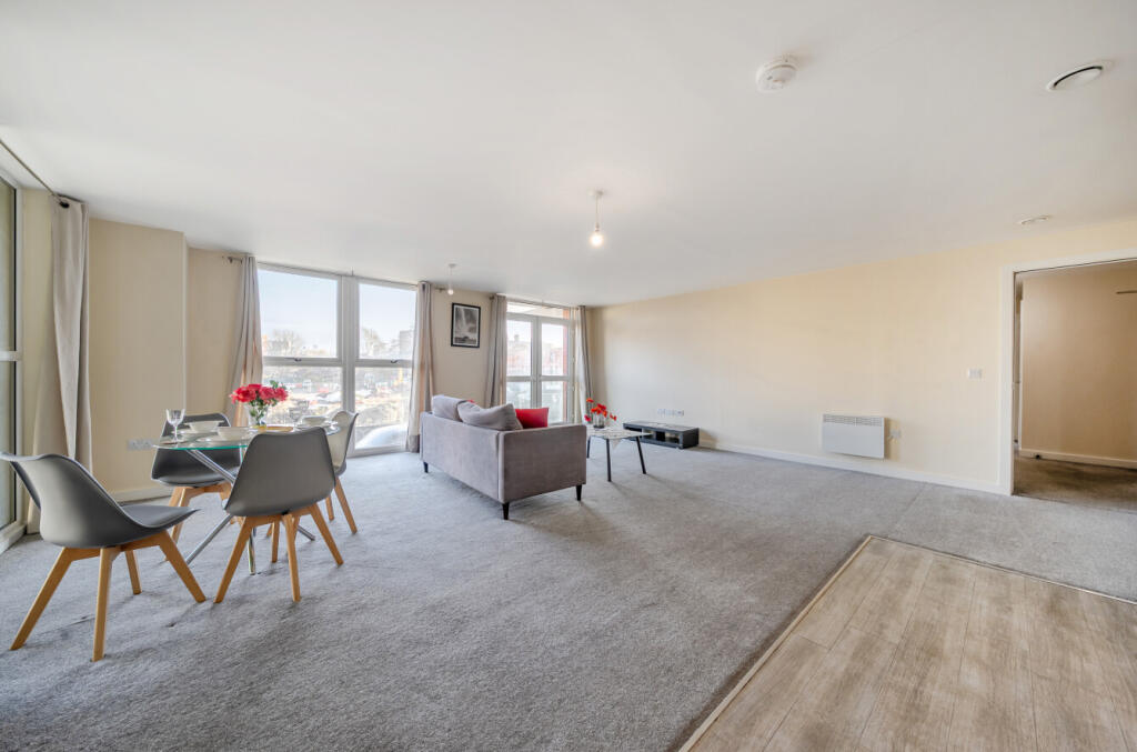 1385721-5-69395df...