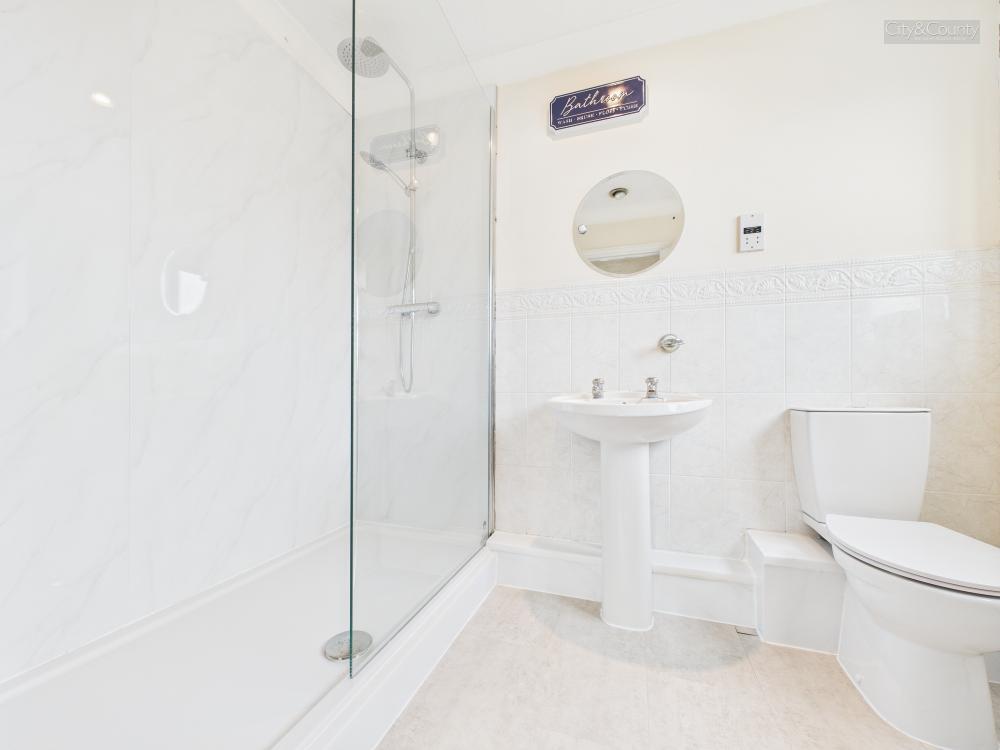 En-Suite To Master Bedroom