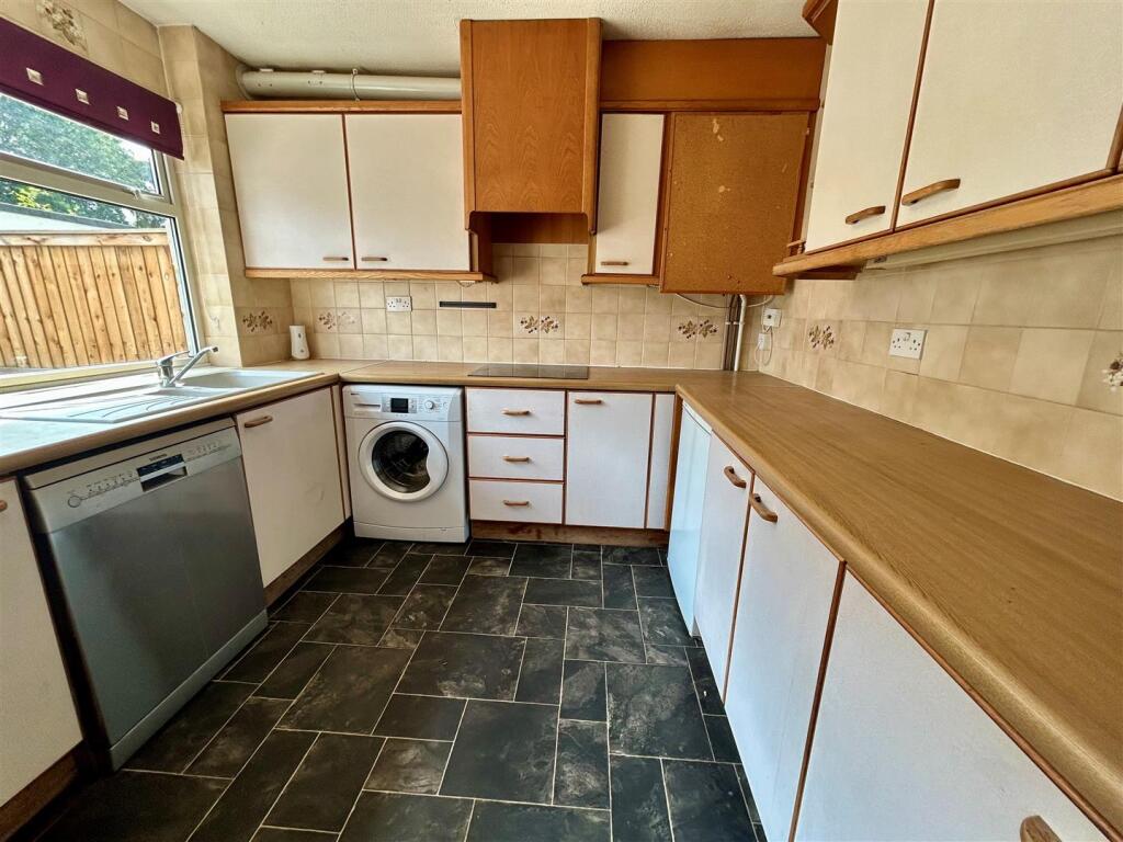 13 Alphington Green kitchen.jpg