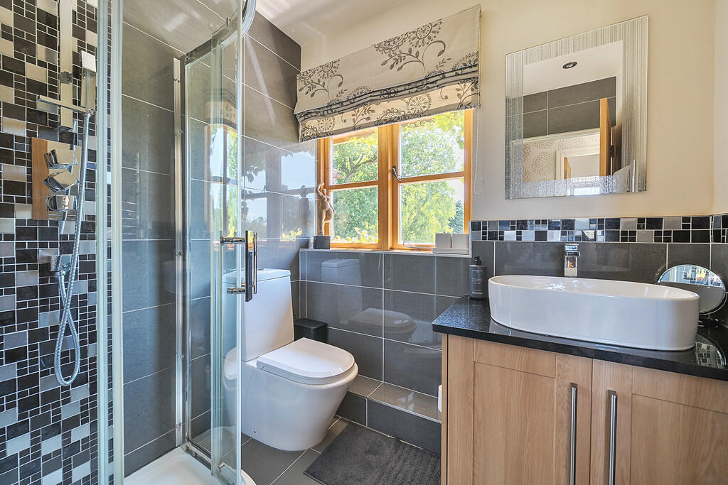 1303673-18-6852dc...