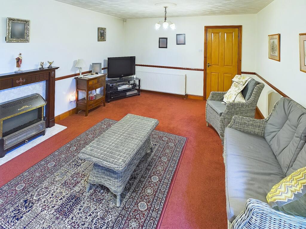 CAM04233G0-PR0009-STILL007