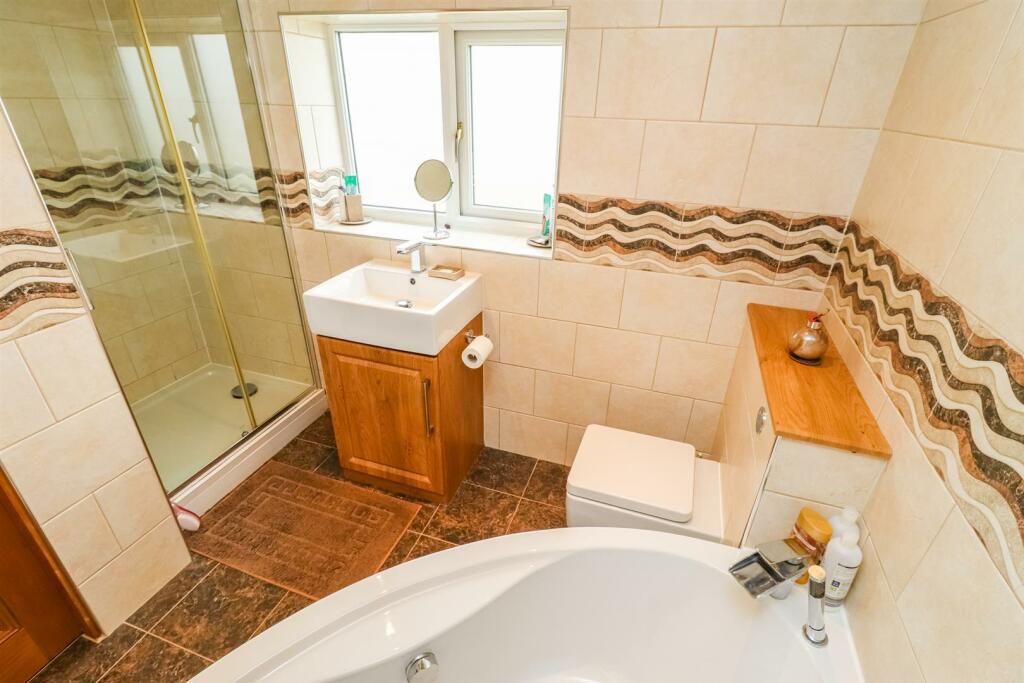 BATHROOM/W.C.