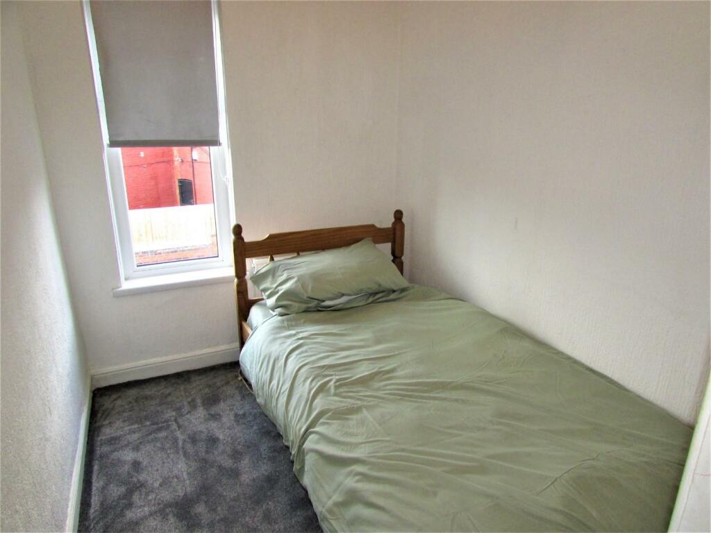HedgesSt12bed3.JPG
