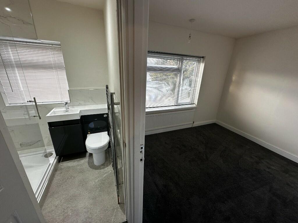 Bathroom/Bed 2