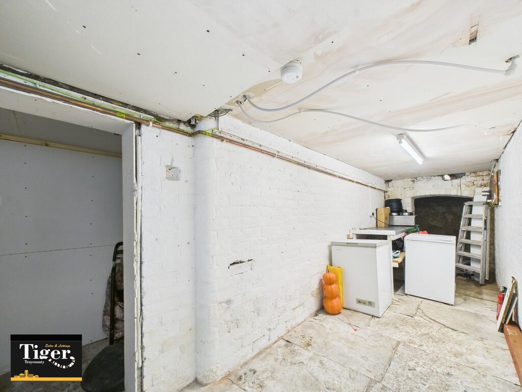 CAM02176G0-PR0498...