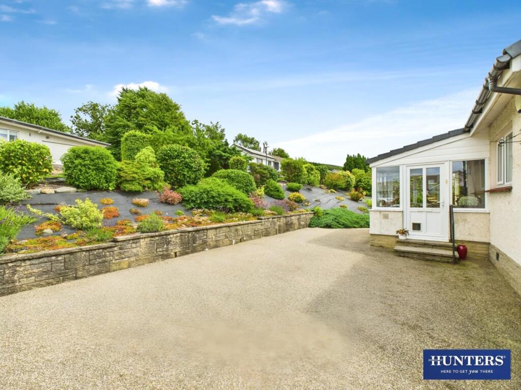 Driveway/Front Garden
