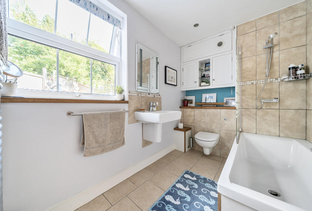 1347997-6-68bb01d...