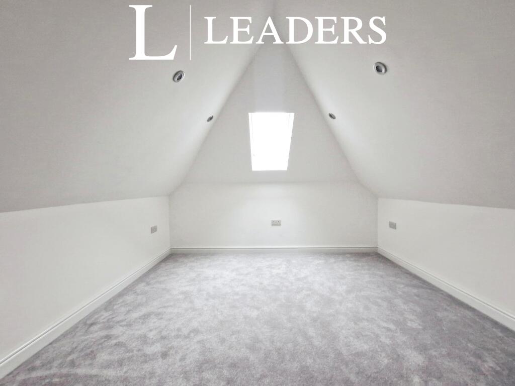 3d851c27-Bedroom 204