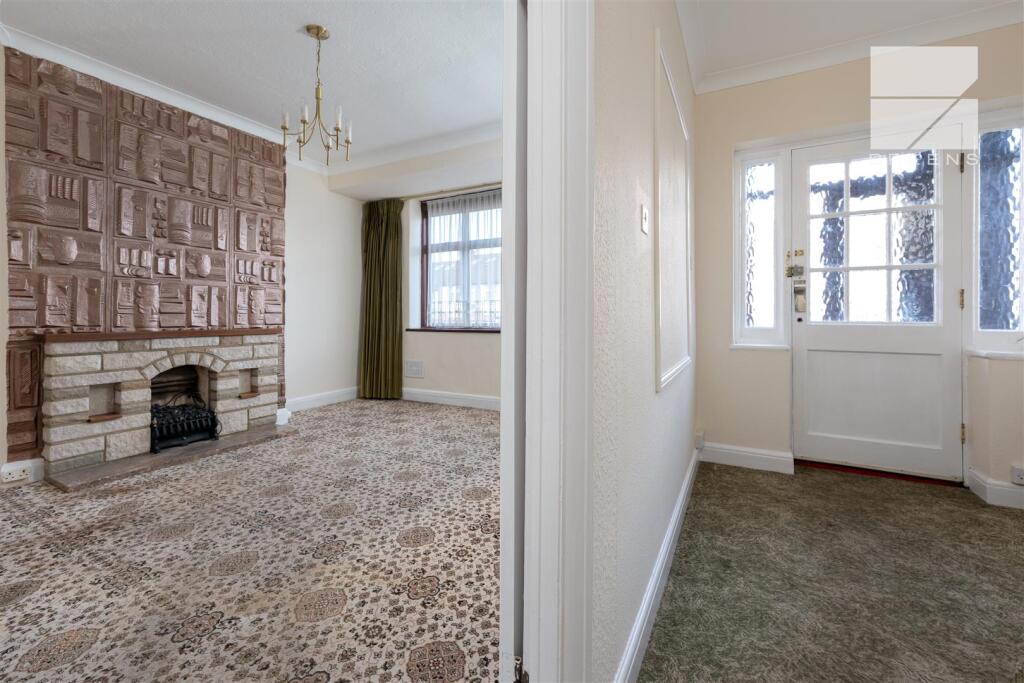 39 Beech Hall Crescent_0007.jpg