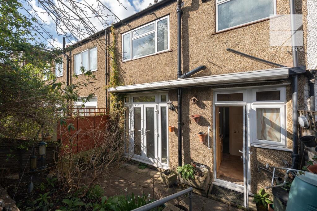 39 Beech Hall Crescent_0016.jpg