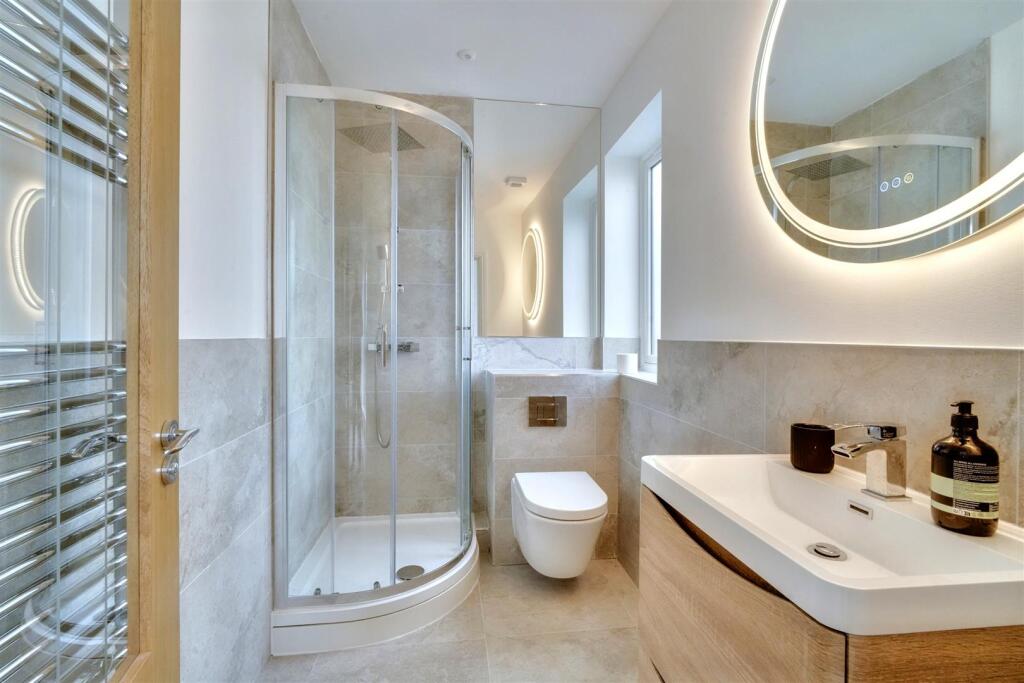 Bed One Ensuite