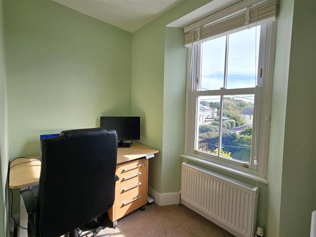 Bedroom 4/office