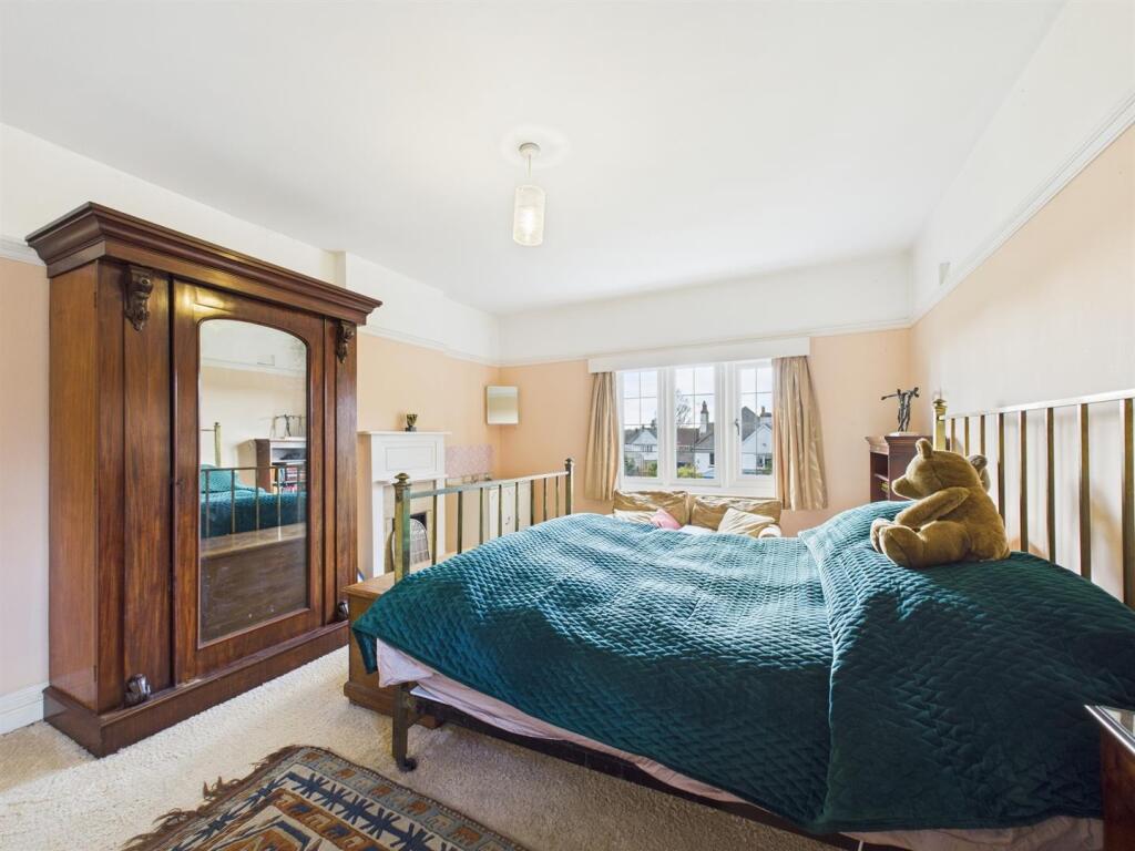 Bedroom: