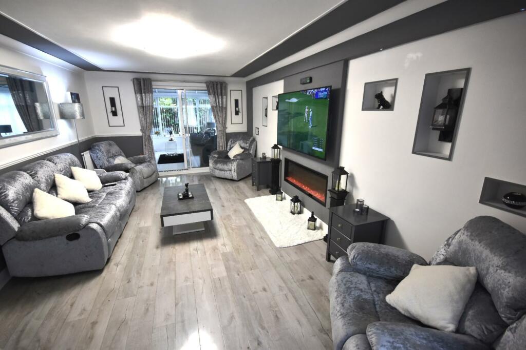 FAMILY LOUNGE