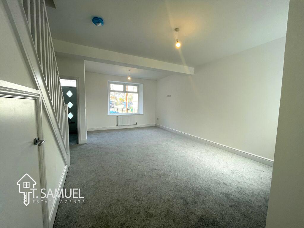Living room 1.JPG
