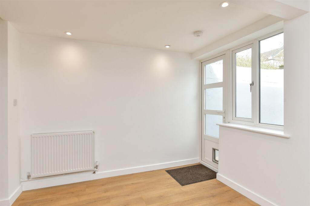 Kitchen/ Breakfast Room