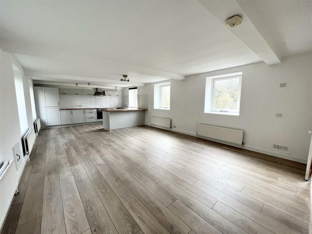 OPEN PLAN LIVING/DINING KITCHEN