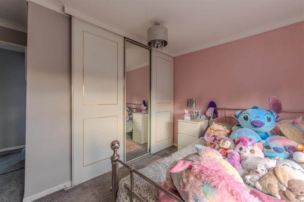 27 Keats Close-3.jpg