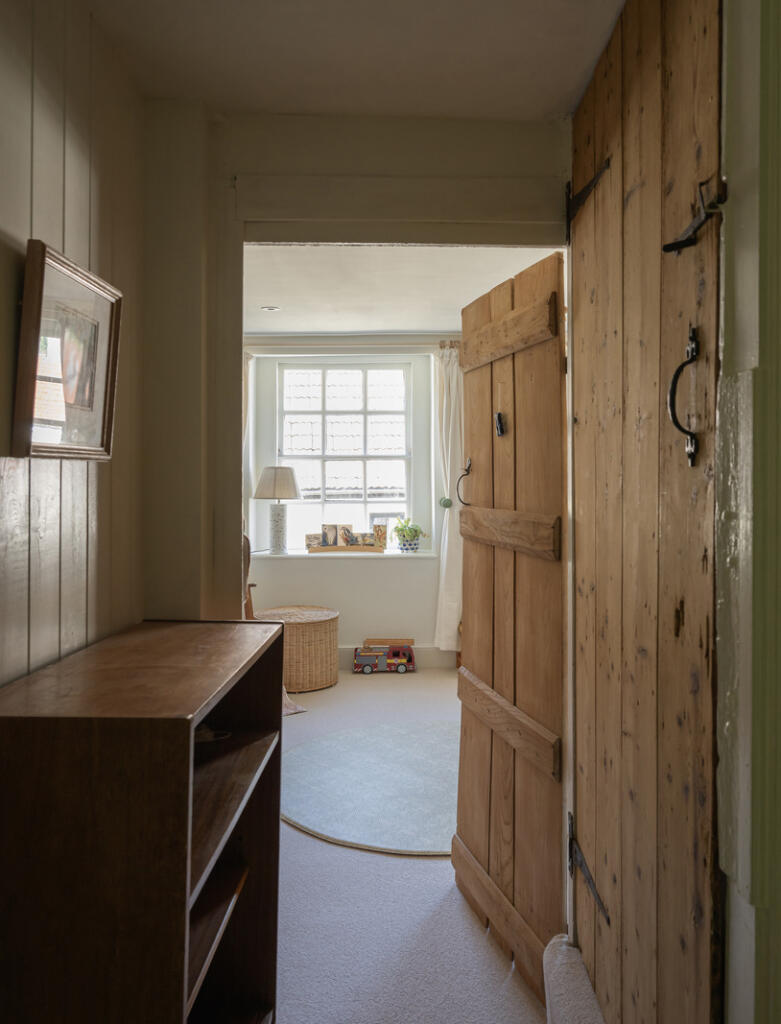 280596 - 12 Whiteheads Lane ph4 copy.jpg