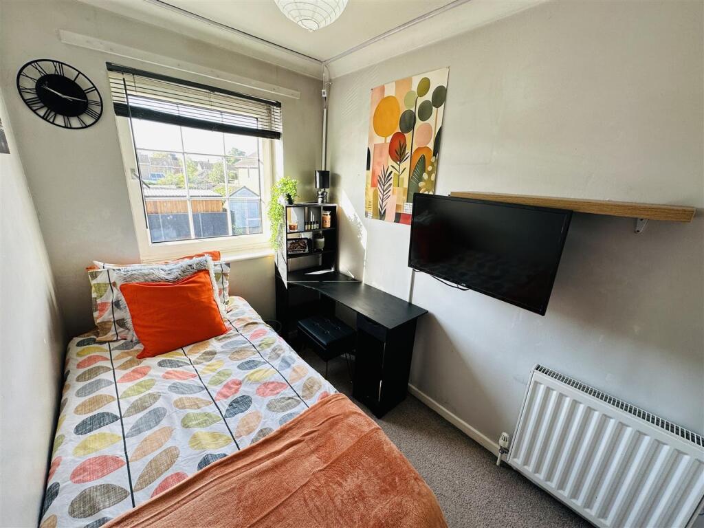 Bed 3.jpg