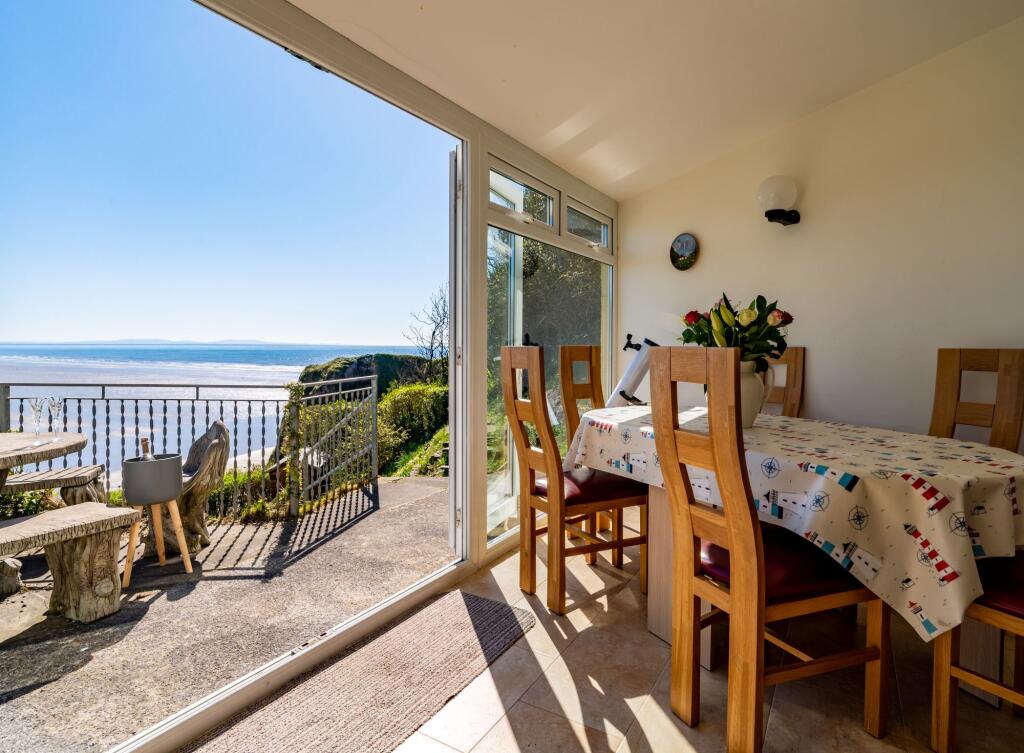 Conservatory/Dining Room