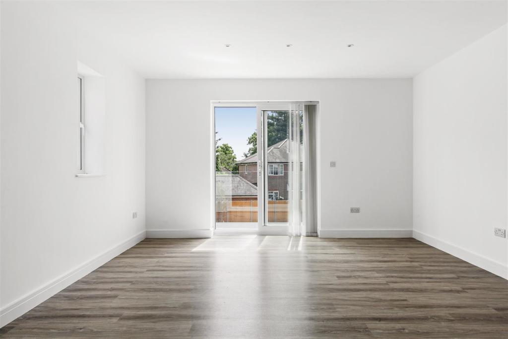 Flats 4, 15-17 Tudor Gardens,  - cDRbuvfqWr0cjVuIw