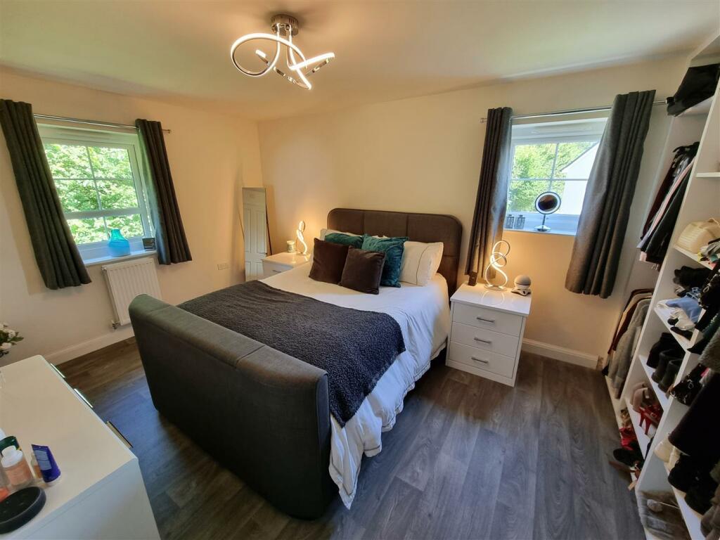 Bed 1.jpg