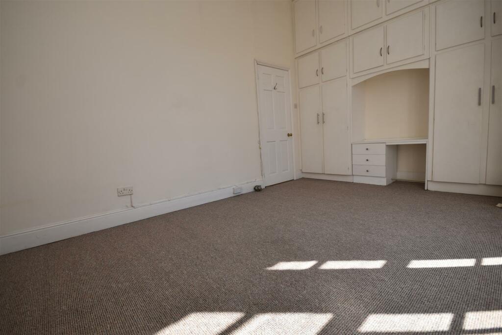 Bedroom..JPG