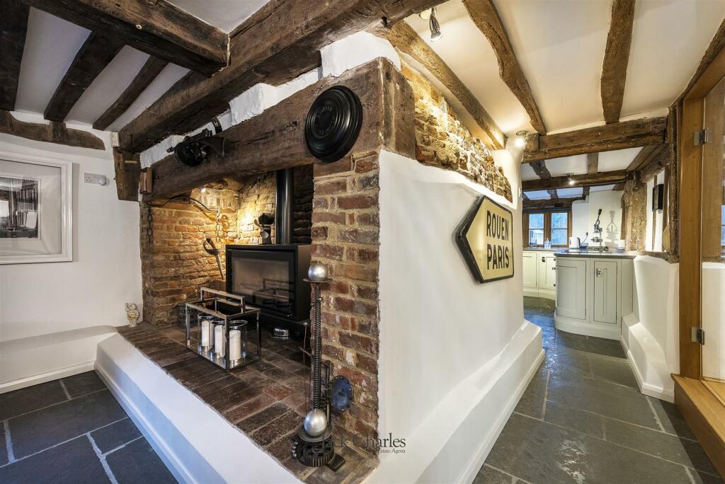 Little Bewl Farmhouse, TN3 8JL 006.jpg
