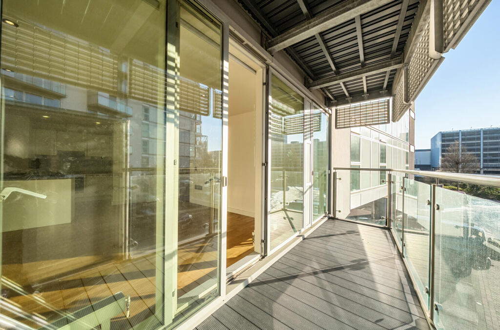 1393745-15-695bc0...