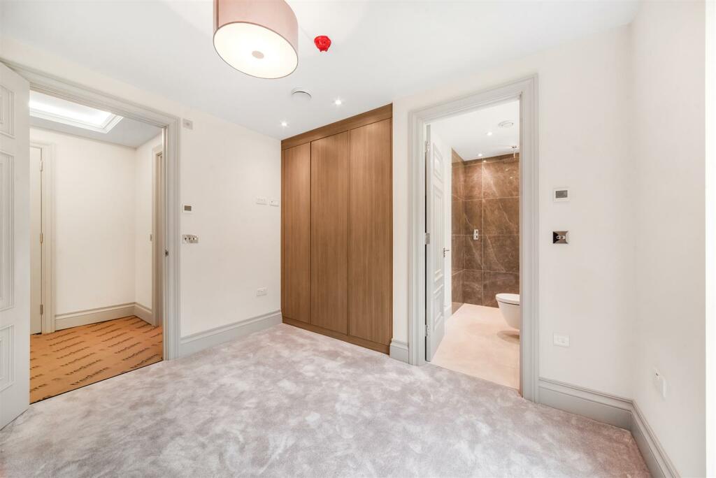 Bedroom 2 (2).jpg