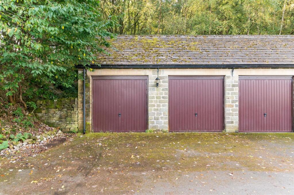 DOUBLE GARAGE