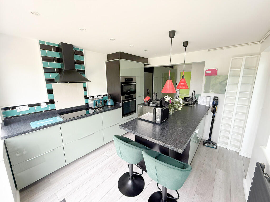 IMG-20250610-WA00...