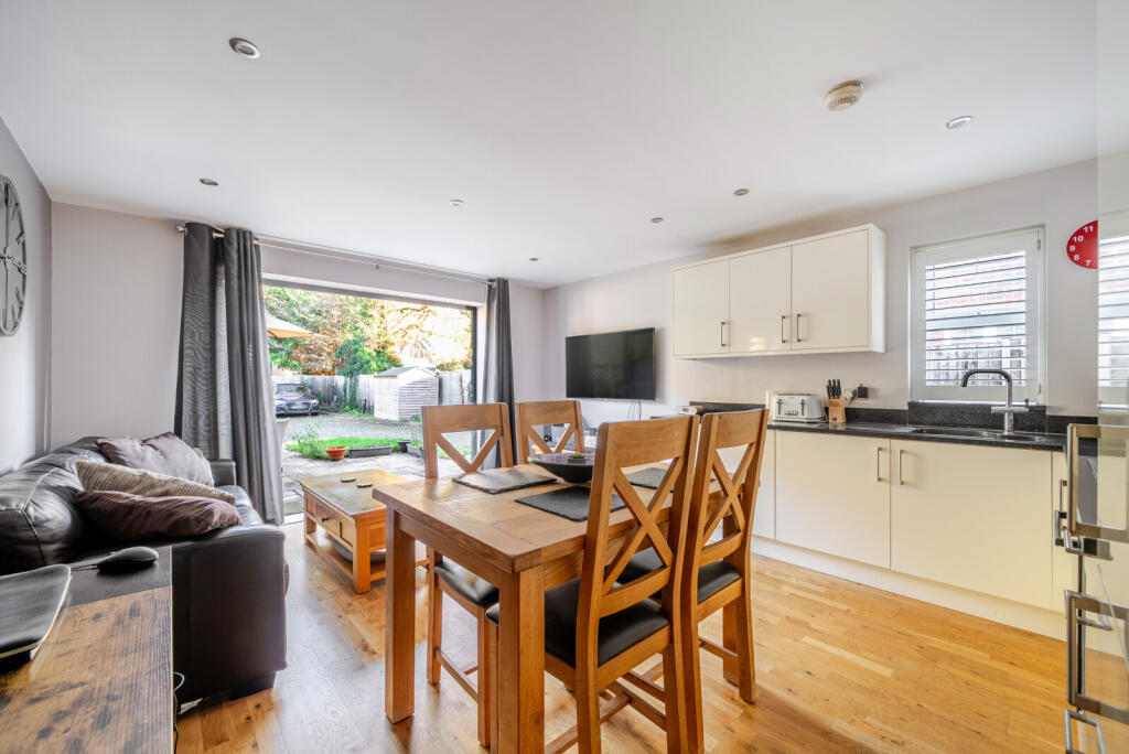 1376618-12-6926e9...