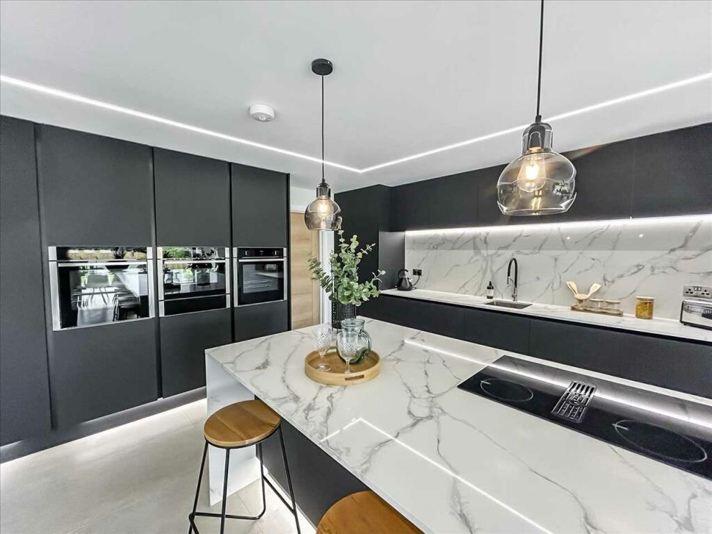 Kitchen/ Lounge