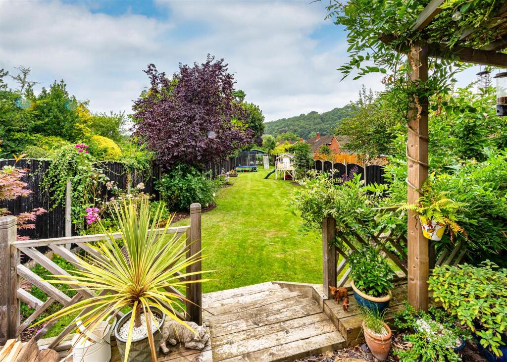 82 Station Road-Garden 4.jpg