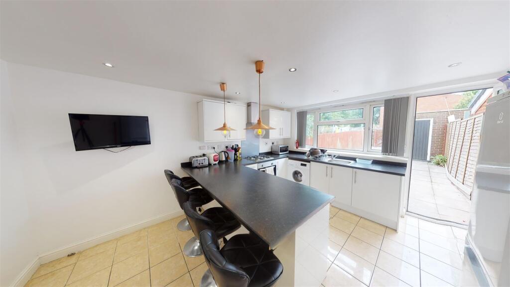 Kitchen/ Lounge