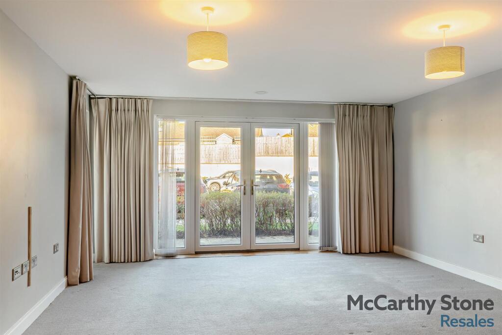 Open Plan Living Room/Kitchen