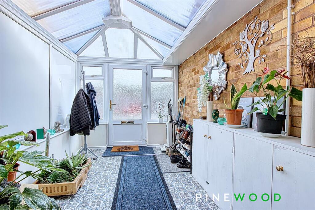PORCH/GARDENN ROOM