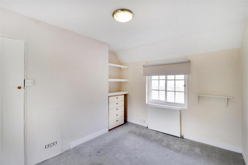 BEDROOM 2