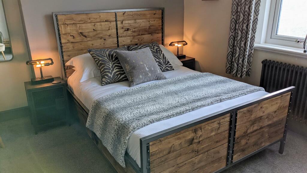Room 8 Bedroom