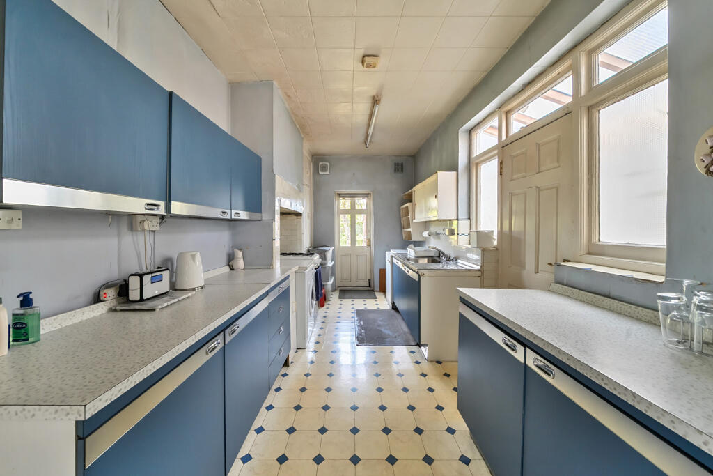 1296183-15-682c6f...