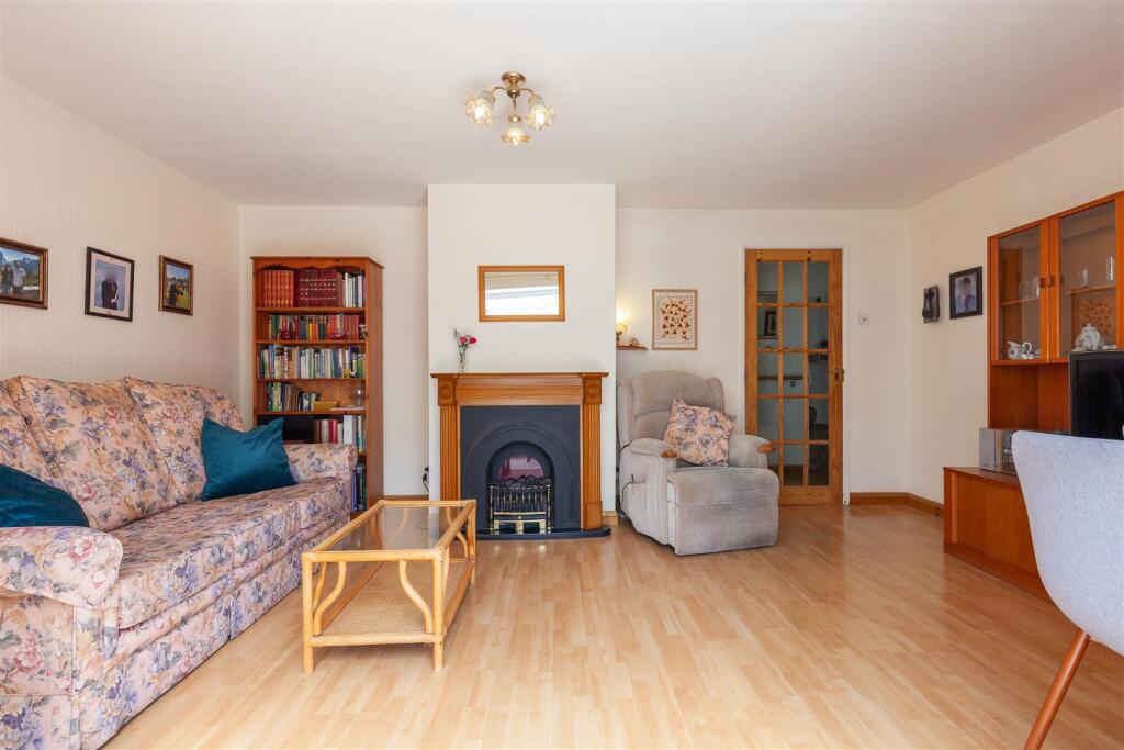 Sitting Room 1.jpg