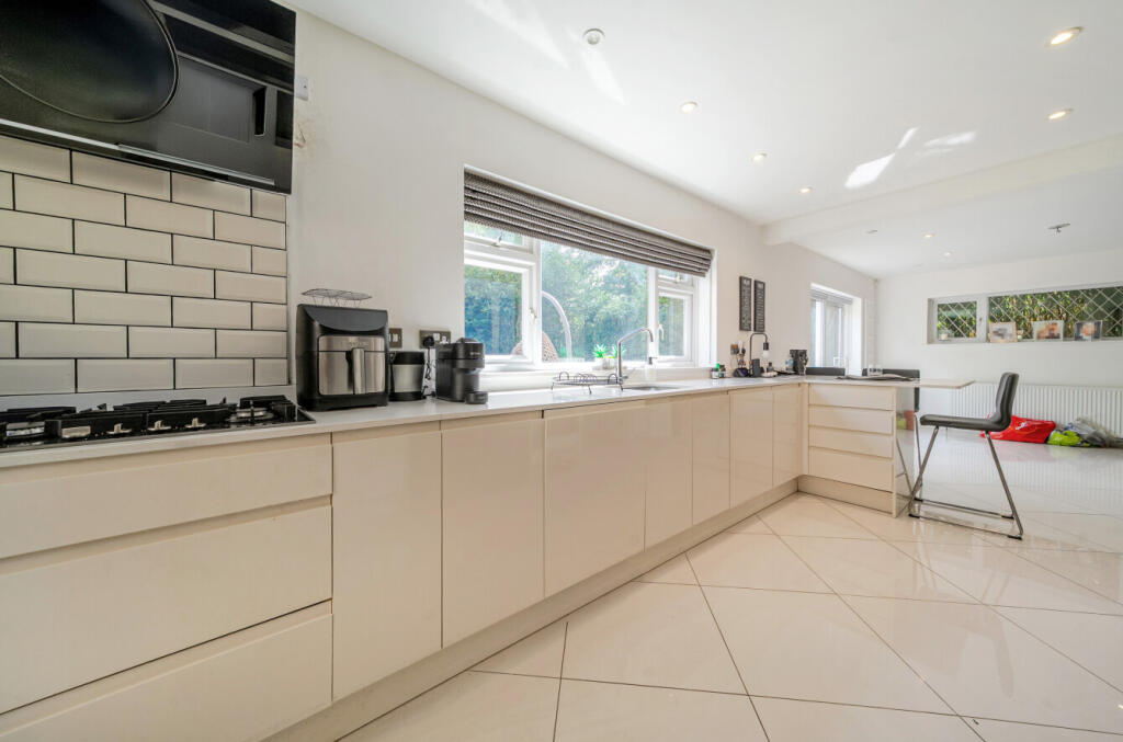 1343263-7-68b5a9e...