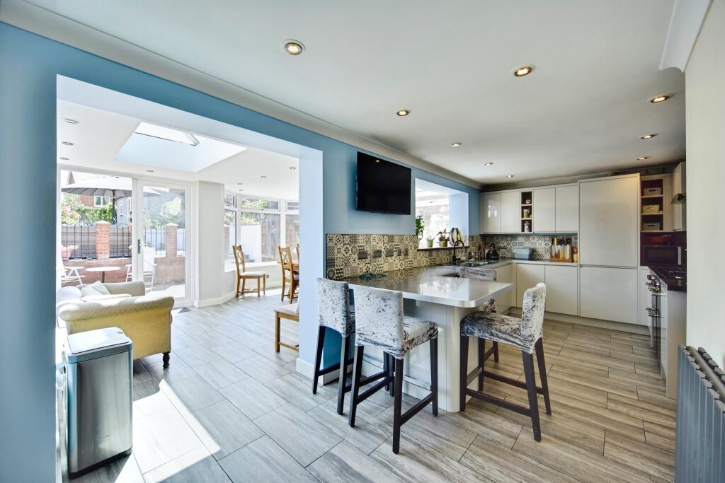 Open Plan Modern Kitchen